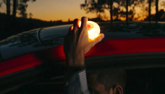 Nieuw verplicht ongeval-waarschuwingsapparaat bevestigd door de DGT